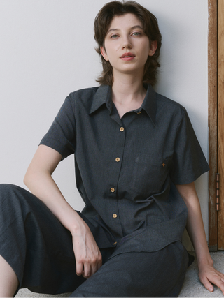 BASIC SHORT-SLEEVED SHIRT with Wooden Buttons
